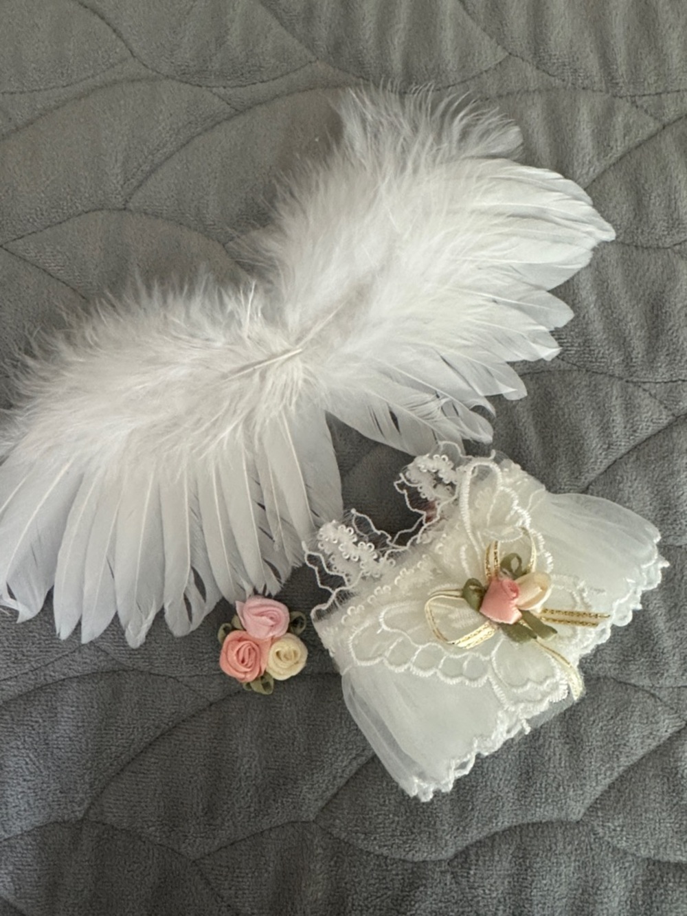 Labubu’s White Feather Angel Wings and White Lace DELUXE outfit